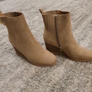 Universal Thread Taupe Wedge Boots